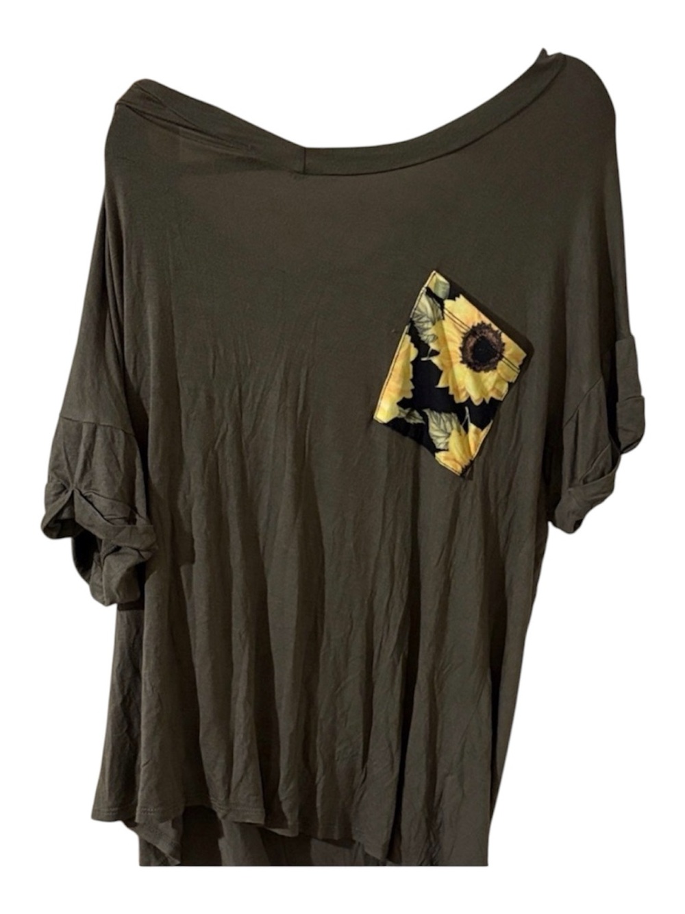 Casual Olive Green Women's Tee with Sunflower Detail size 3X. Like new!